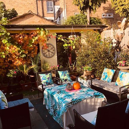 Cheerful 4 Bedroom House With Garden Free Parking ロンドン エクステリア 写真