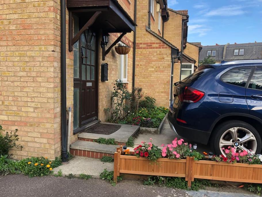 Cheerful 4 Bedroom House With Garden Free Parking ロンドン エクステリア 写真