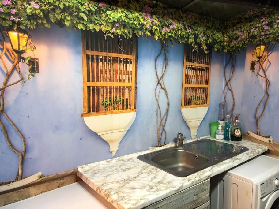 Cheerful 4 Bedroom House With Garden Free Parking ロンドン エクステリア 写真