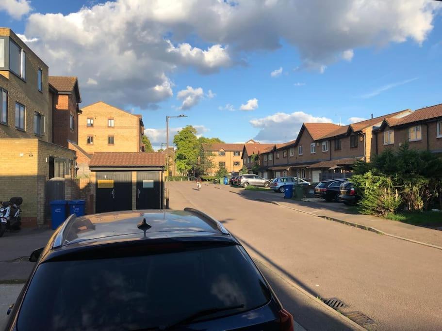 Cheerful 4 Bedroom House With Garden Free Parking ロンドン エクステリア 写真
