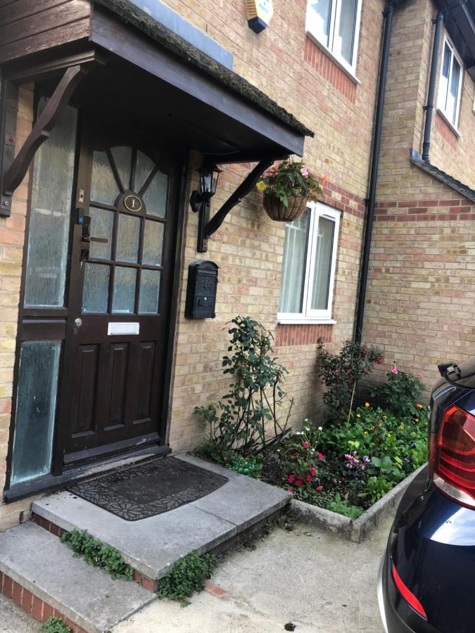 Cheerful 4 Bedroom House With Garden Free Parking ロンドン エクステリア 写真
