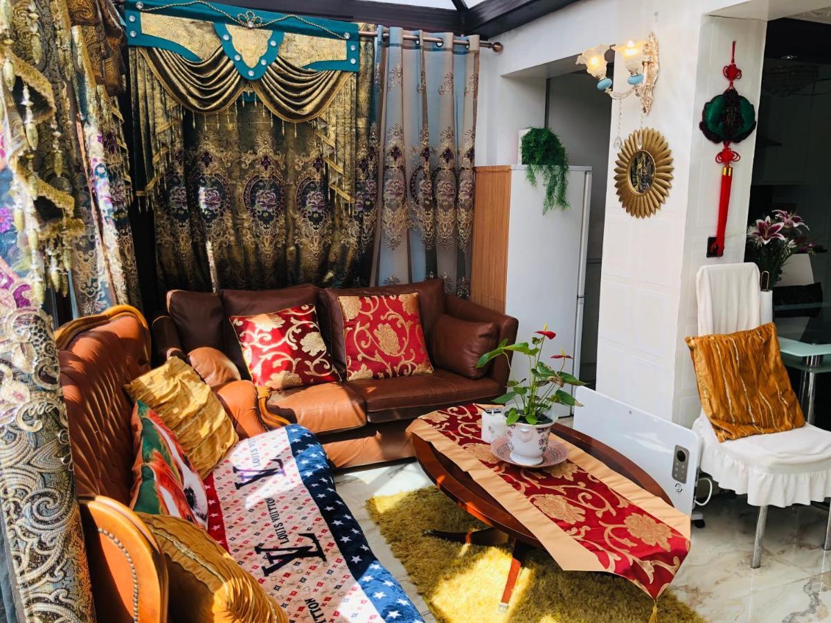 Cheerful 4 Bedroom House With Garden Free Parking ロンドン エクステリア 写真