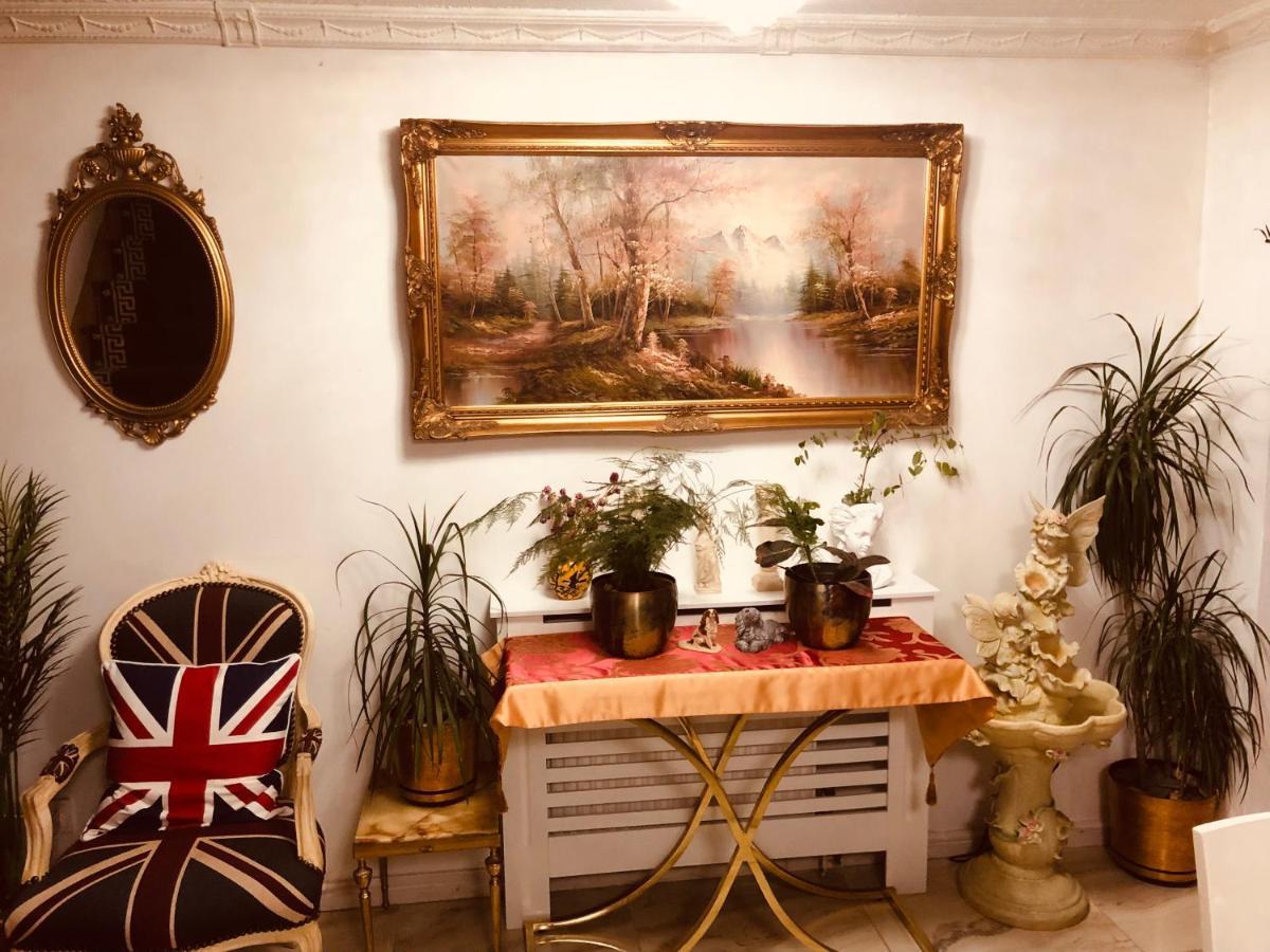 Cheerful 4 Bedroom House With Garden Free Parking ロンドン エクステリア 写真