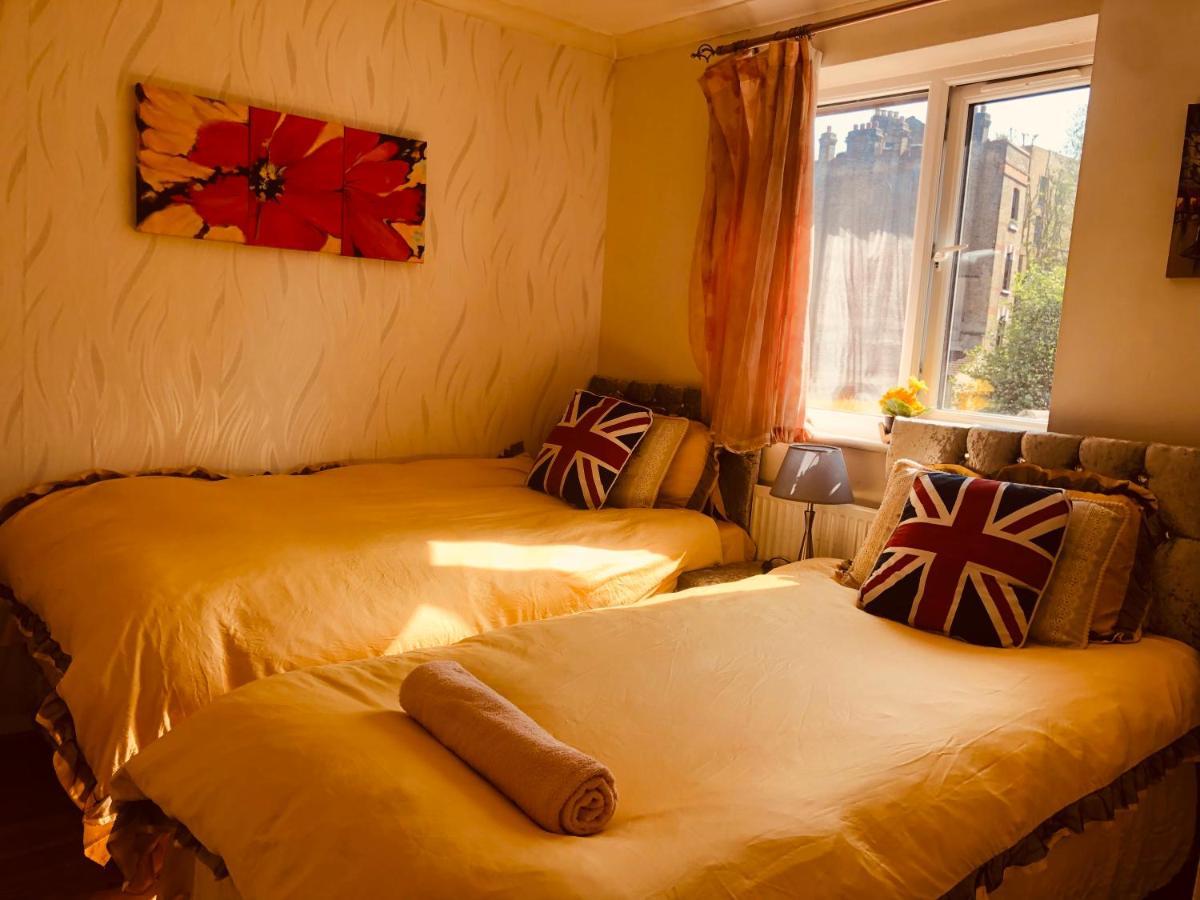 Cheerful 4 Bedroom House With Garden Free Parking ロンドン エクステリア 写真