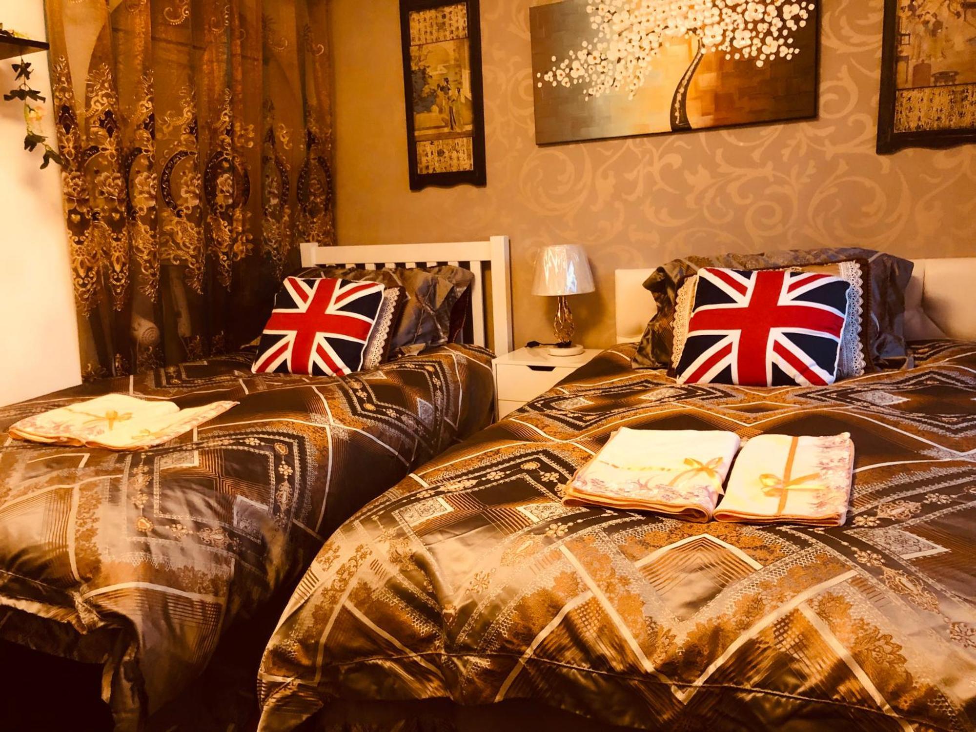 Cheerful 4 Bedroom House With Garden Free Parking ロンドン エクステリア 写真